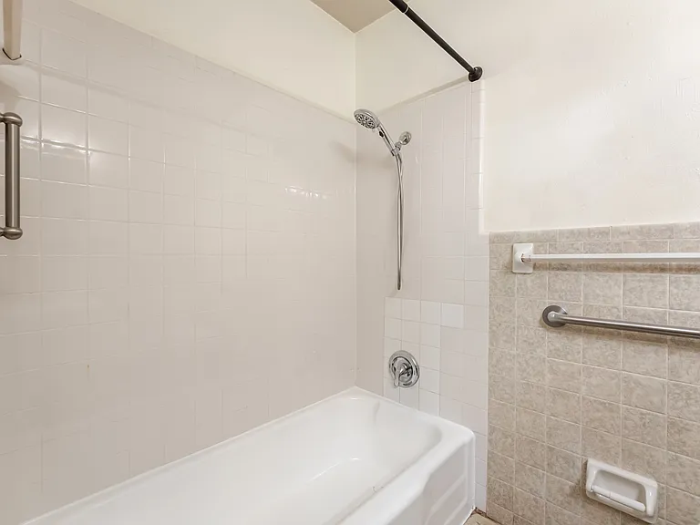 105 E Woodbury Dr — Photo 6