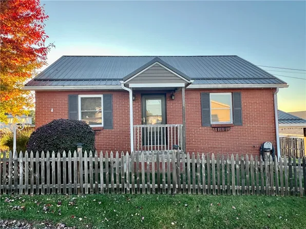 204 Locust St, Masontown, PA 15461