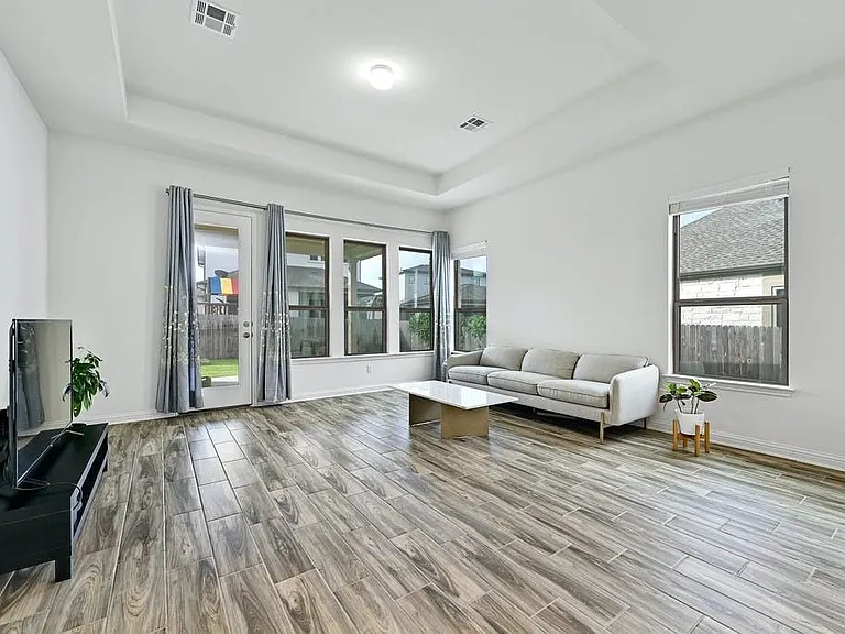 6725 Denia Dr — Photo 11