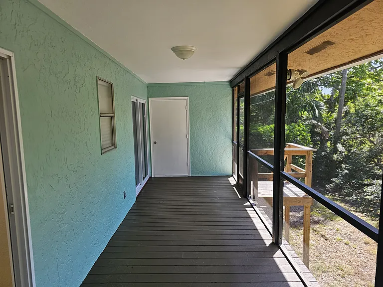 261 2nd Ave #B — Photo 3