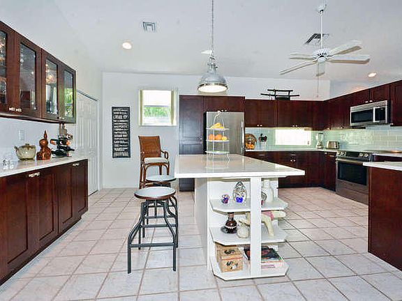 5th image of 965 NW Le Grace Circle