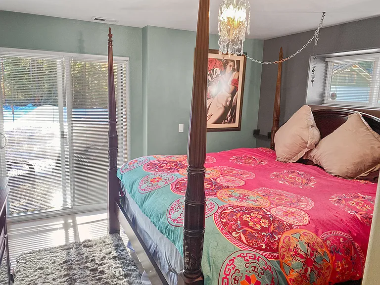 2201 Salal Dr — Photo 13