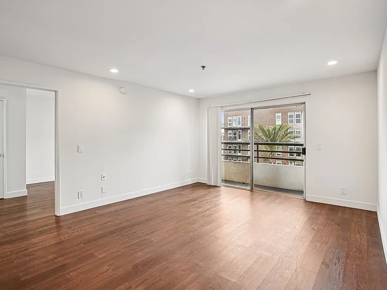 165 N Hoover St — Photo 19