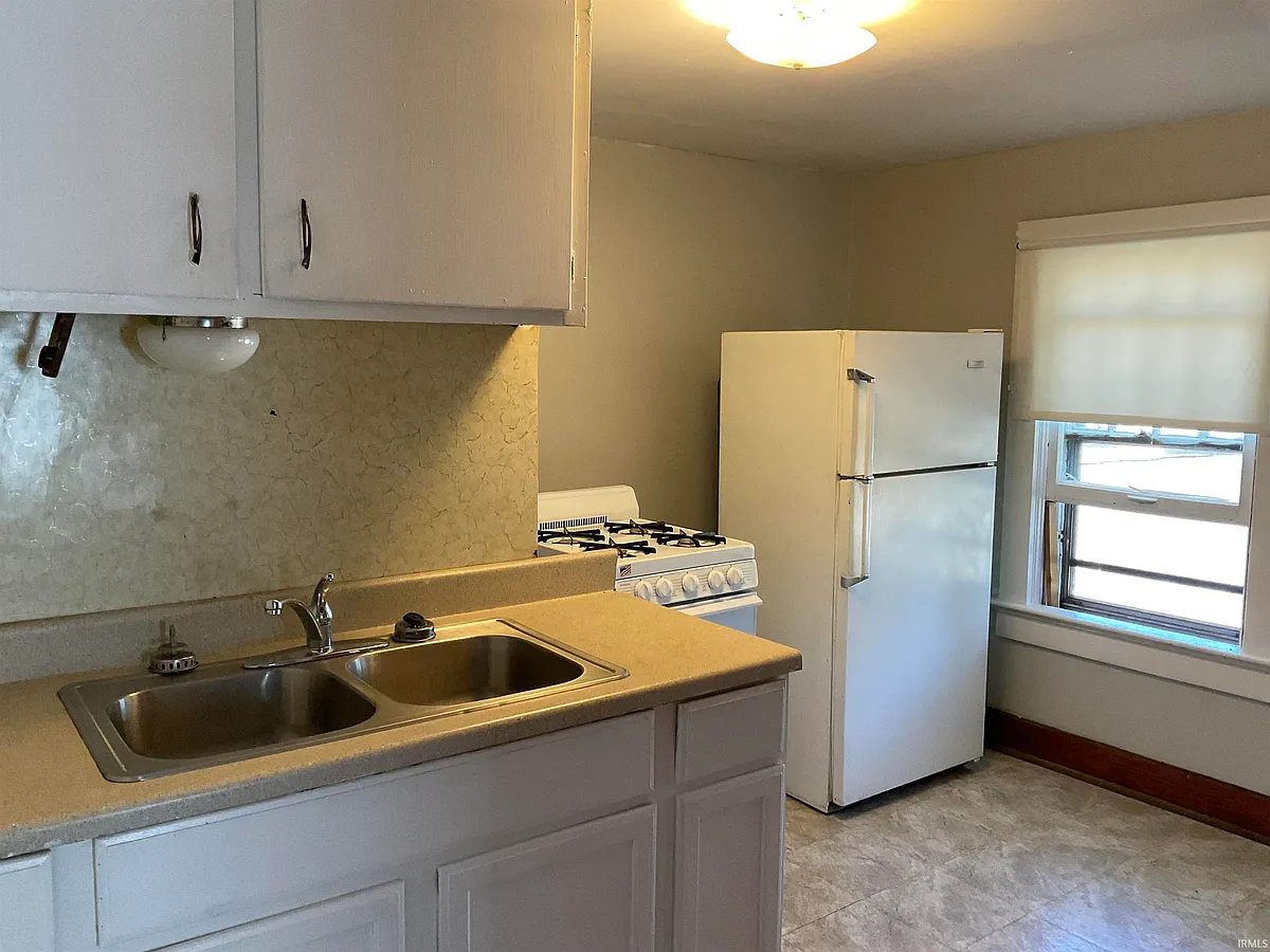Building Photo - 1829 Hale Ave #1/2