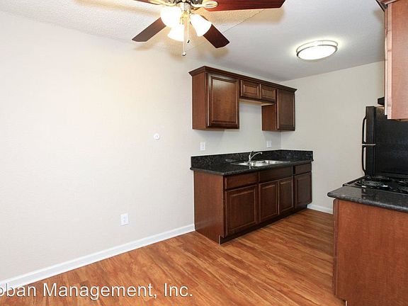5th image of 10229 Ashwood St APT 22