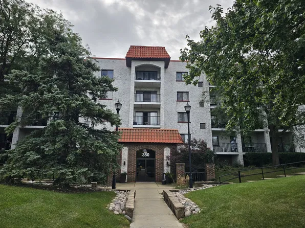 350 Plum Creek Dr APT 305, Wheeling, IL 60090
