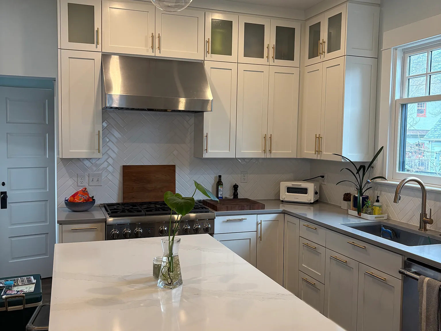 4 bed, 3.5 bath, 2550 sqft, $4,750 — Photo 3