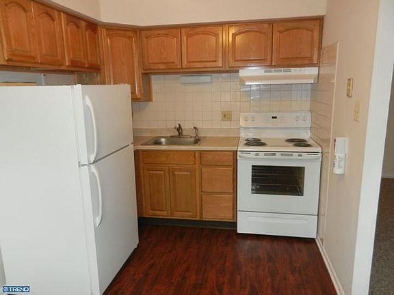 3rd image of 335 E Lancaster Ave Unit C22
