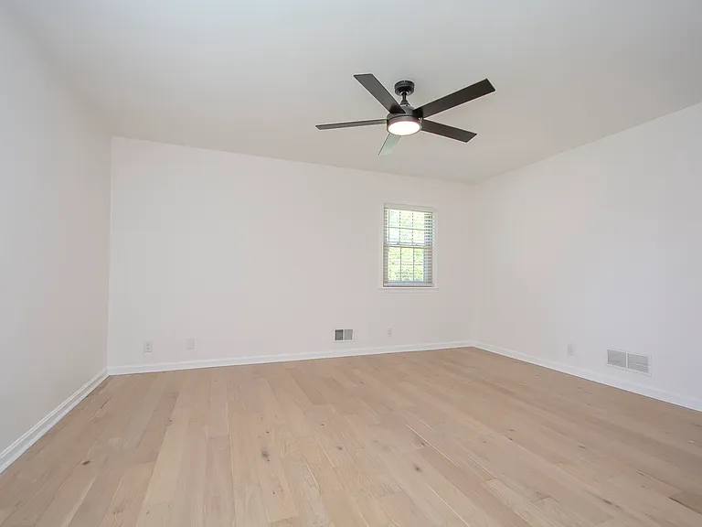 11802 Robindale Rd — Photo 29