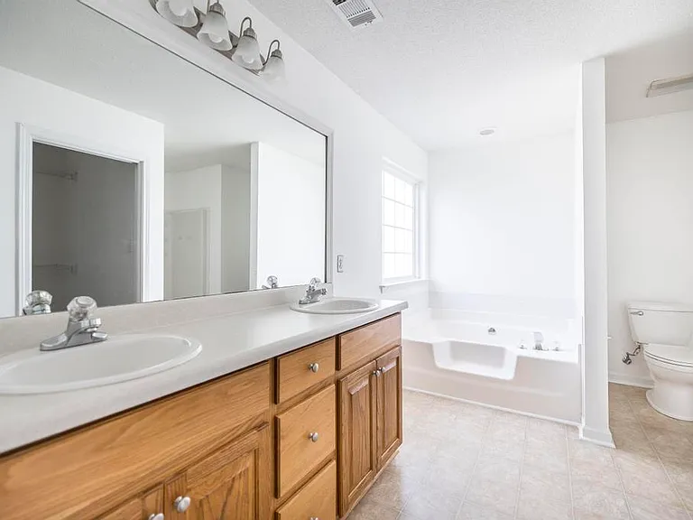 205 Wembley Dr — Photo 16