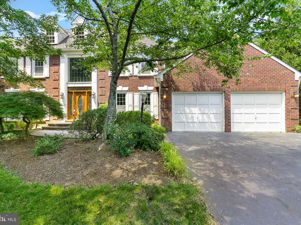 4920 Sunset Ln, Annandale, VA 22003