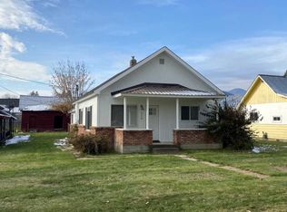 310 4th St, Dover, ID 83825