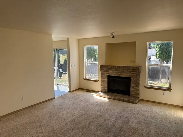 18325 SE 261st Ct — Photo 8