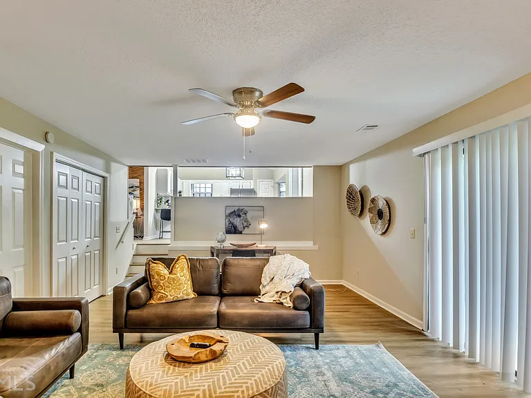 2025 Winsburg Dr NW — Photo 9