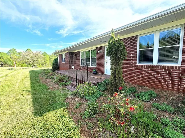 2043 Snow Hill Church Rd, Danbury, NC 27016