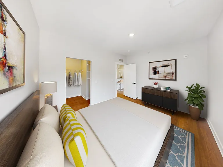 REO Gateway Apartments — Photo 3