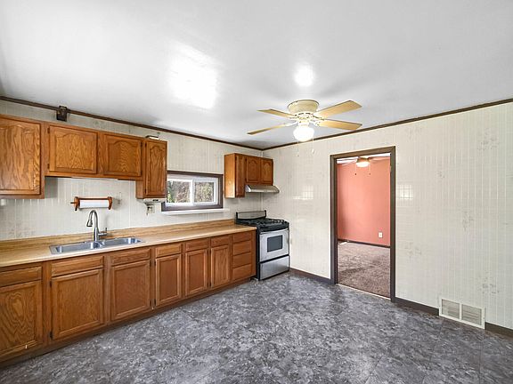 5th image of 2740 Benton St