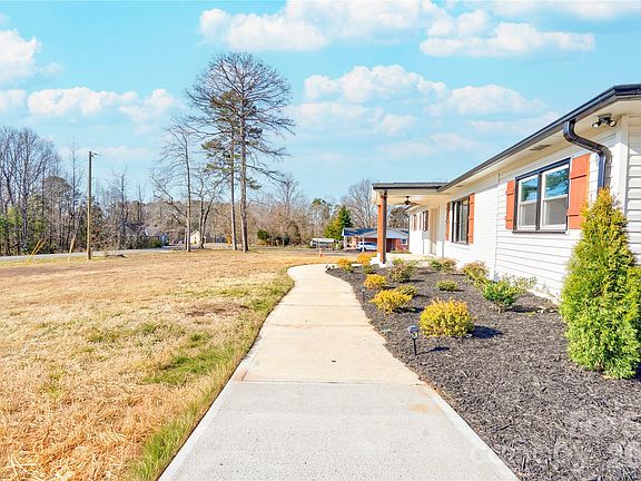 5th image of 226 Hardin Cir