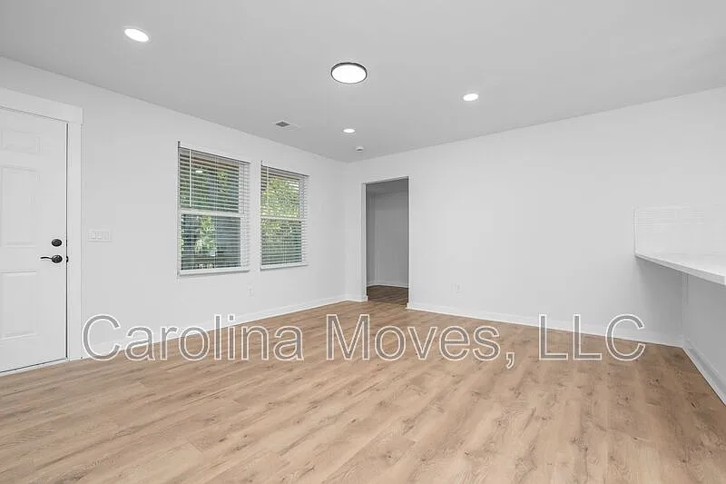4 bed, 3.0 bath, 1600 sqft, $2,300 — Photo 3