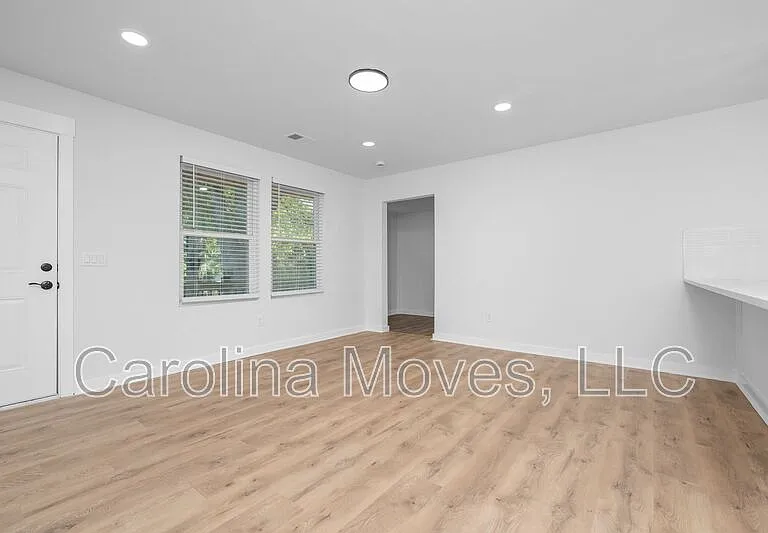 10 Valley View Ln — Photo 3