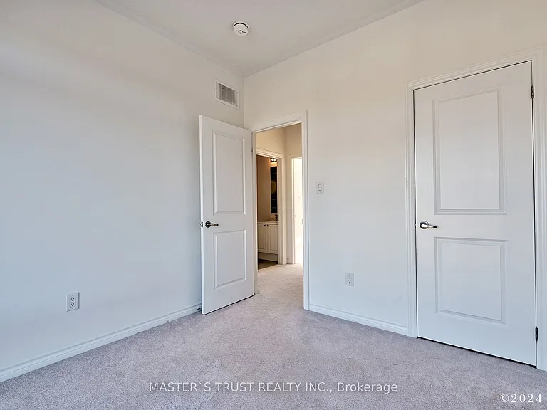 2501 Littlefield Cres — Photo 21