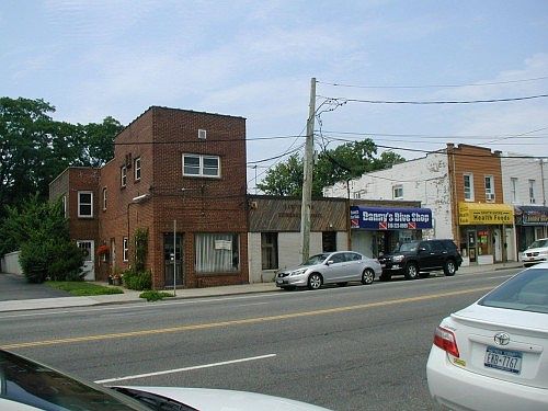 4th image of 2152 Grand Ave
