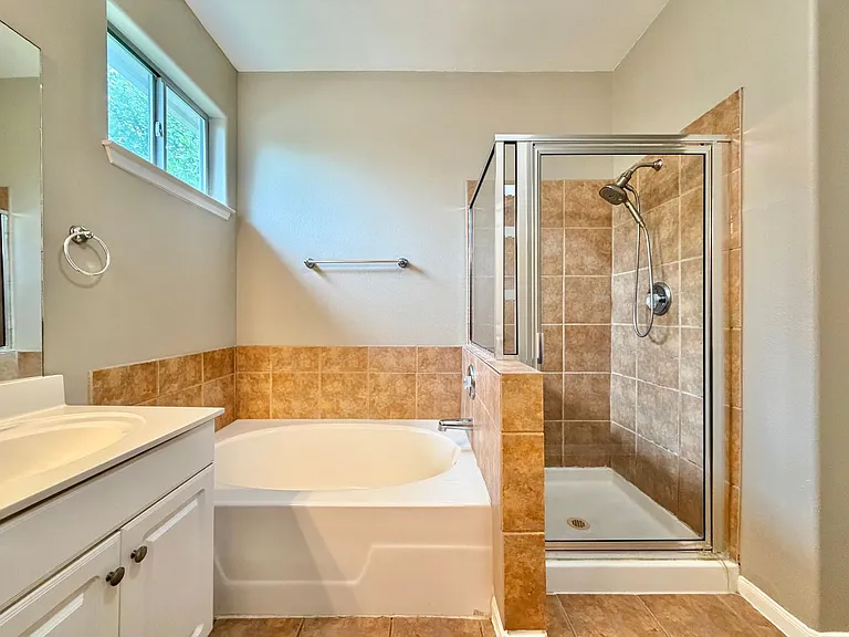 3300 Forest Creek Dr — Photo 15