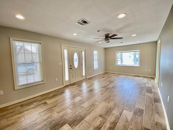 3rd image of 102 S Hickok St