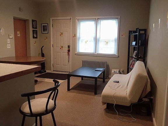 4th image of 825 Russell Ave N #2