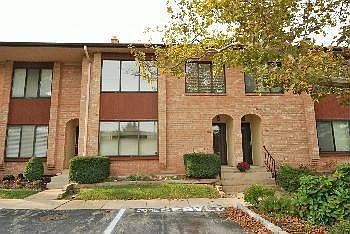 1st image of 102 Stonybrook Dr #102
