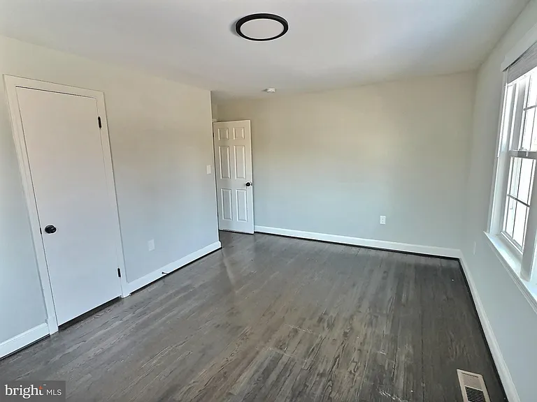 2913 Fairlawn St — Photo 13