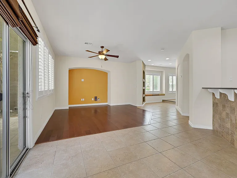 290 Spectacular St — Photo 9
