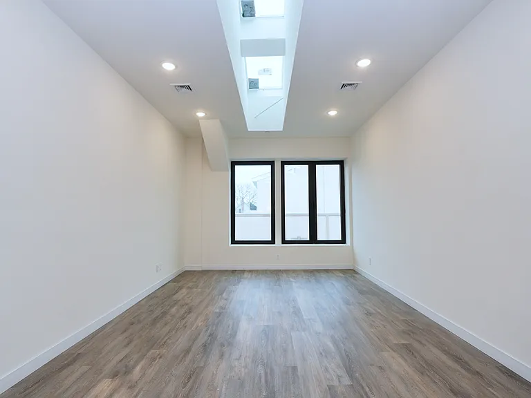 217 Main St #6 — Photo 11