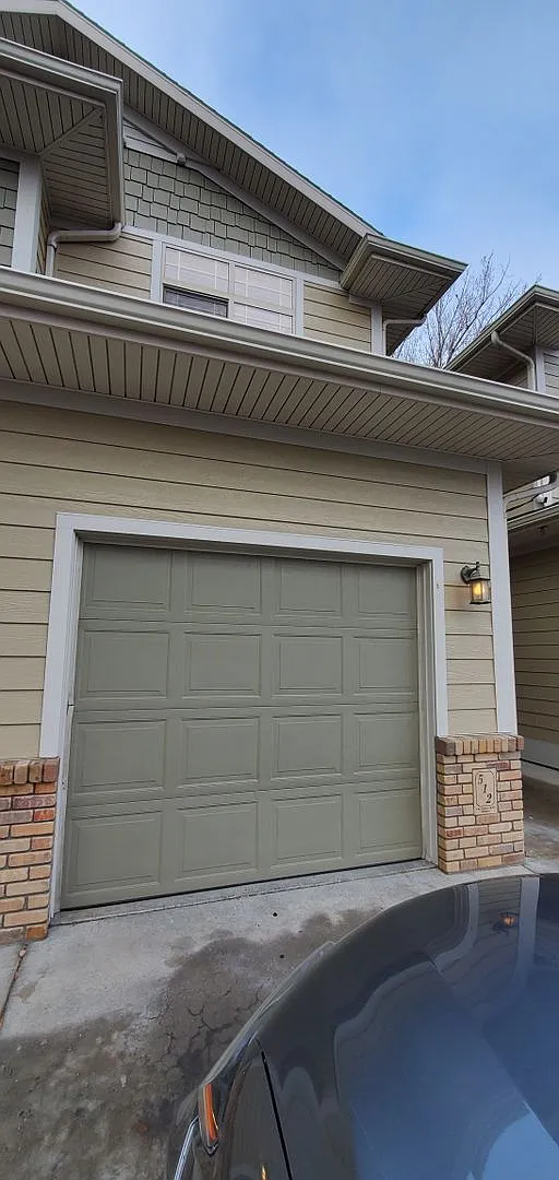 3 Bed 2.5 Bath Townhome For Rent! — Photo 2