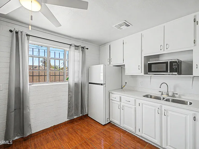 1823 E Sunland Ave — Photo 10