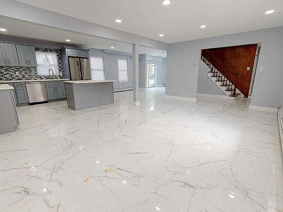 2nd image of 37 Thomas St