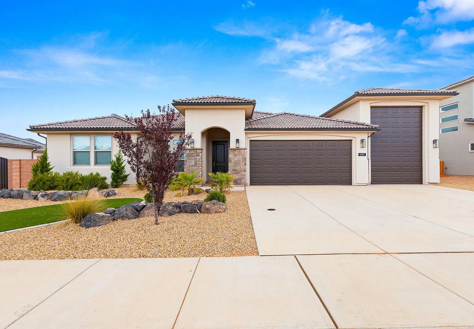 4 bed, 2.5 bath, 1908 sqft, $2,700 — Photo 1
