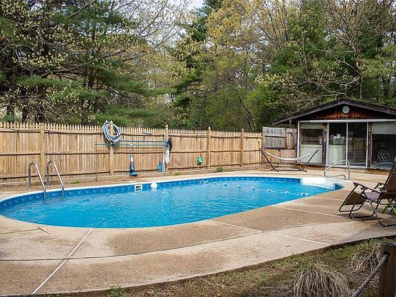 5th image of 27 Club House Rd