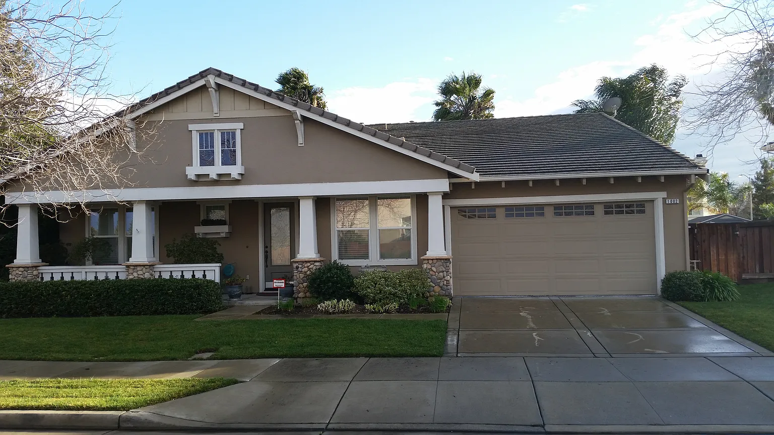 1002 Meadow Brook Dr photo 1