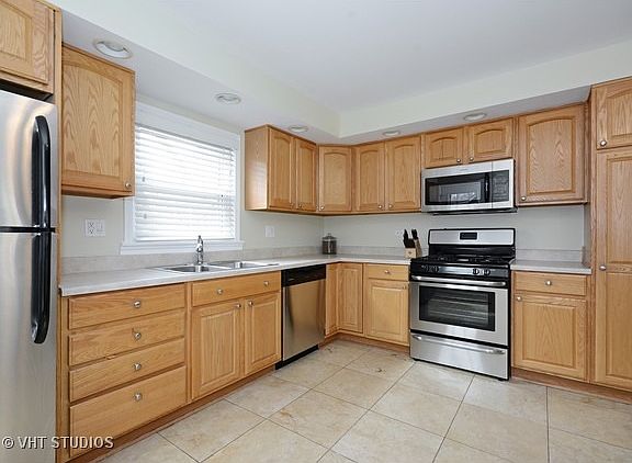3rd image of 126 N Elmwood Ave