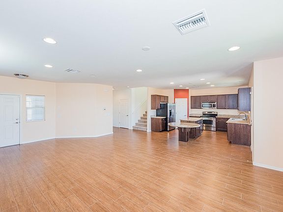 3rd image of 672 W Calle Capotasto