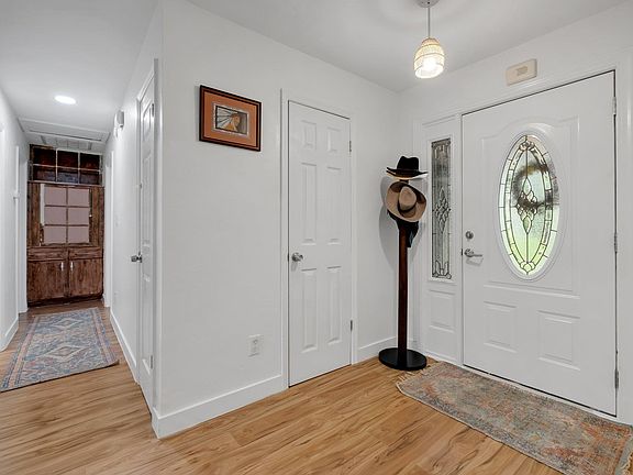 3rd image of 2134 Longview Dr