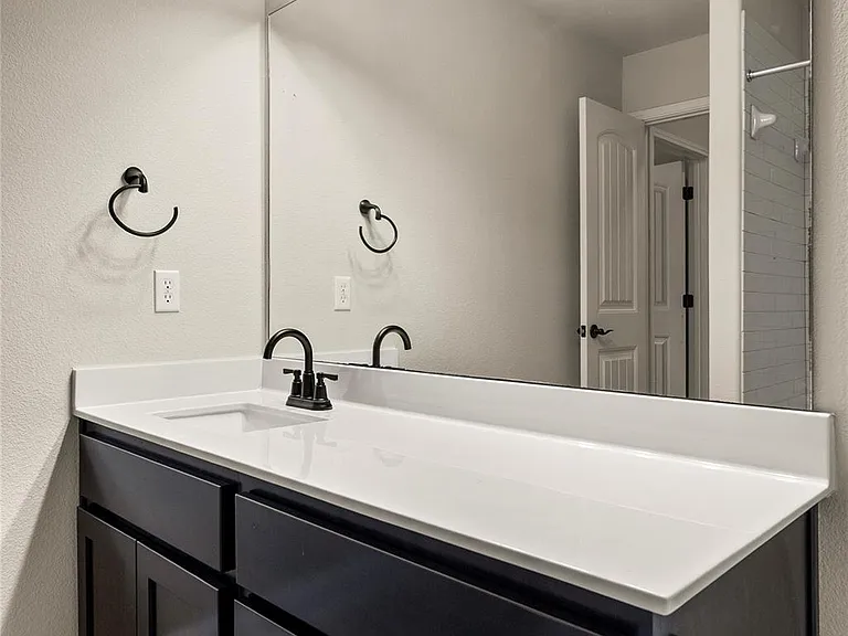 11704 Quintana Cv — Photo 30