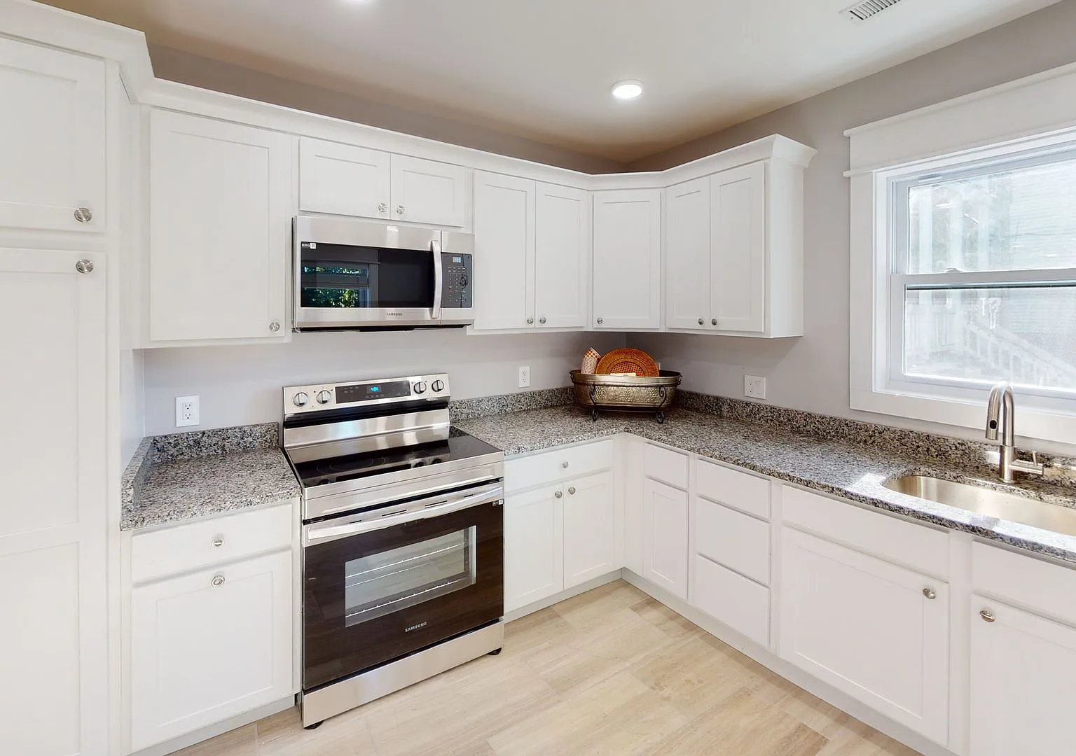 6BR in Fort Sanders | Off Campus Housing — Photo 1