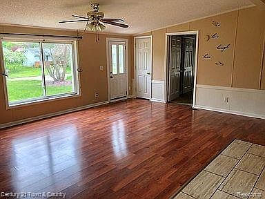 2nd image of 925 Brushwood Dr