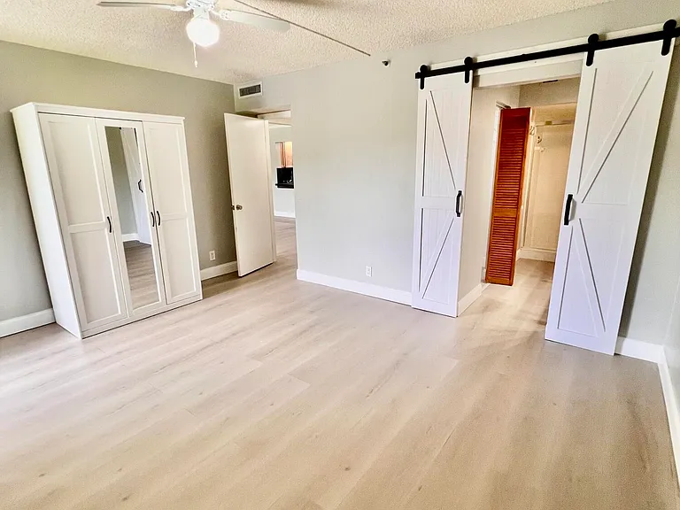 1850 Homewood Blvd #2070 — Photo 20