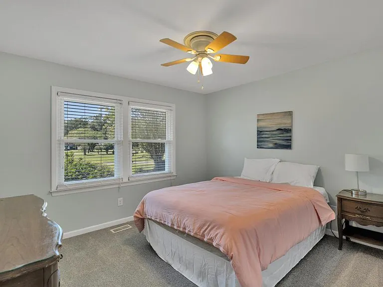 130 Leslie Dr — Photo 25