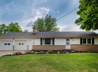 1233 S Marymark Dr, Jenison, MI 49428