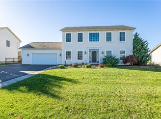 18 Morning Glory Ln, Rochester, NY 14626