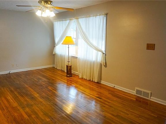 3rd image of 673 Senn Dr